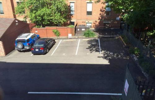 Cozy Apt in Walkable Area Downtown with Parking - Foto 19