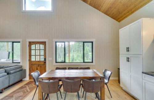 Modern Lakeside Cabin with Mountain Views and Hot Tub! - Foto 6