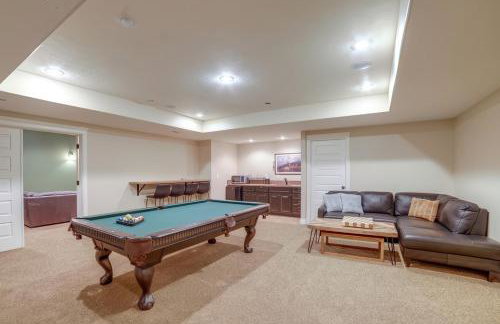 Rigby Gem with Hot Tub Theater Game Room Grill - Foto 36
