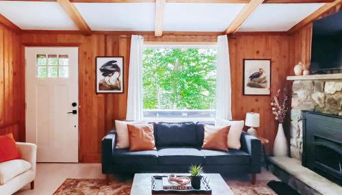 Stylish and Cozy Cabin, Walking Distance to Big Bass Lake - Foto 2