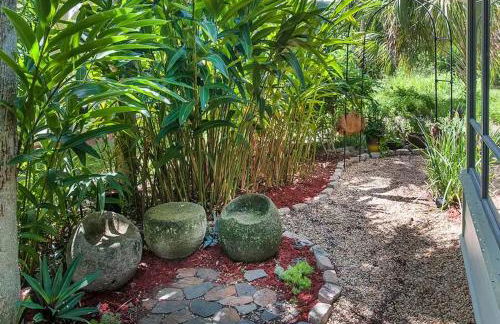 Beach Paradise Getaway - 200ft from Beach! - Foto 7