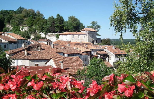 Villa in France With Private Pool & Garden - Foto 23