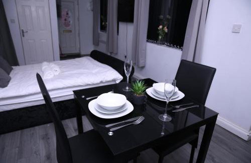 The Lodge Oldham - Photo 8