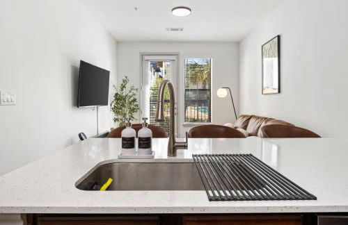 Softly Styled 1 King Sofa Bed Haven Frisco, TX - Foto 21