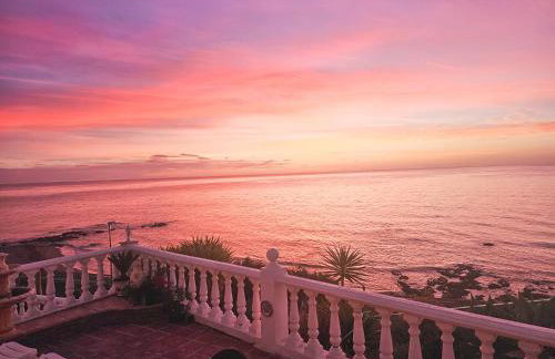 Charming Townhouse in El Faro, Spain, Studding Sea View & Community Pool - Foto 8