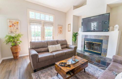 3 Beds, Kids Friendly Ranch,Jaccuzzi Tub,Walk to Food Lion,Restaurant, Keurig , sleep noise machine,,Crib,5G - Foto 1