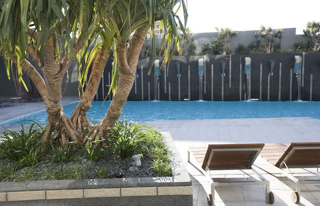 Mantra Circle on Cavill - Photo 70