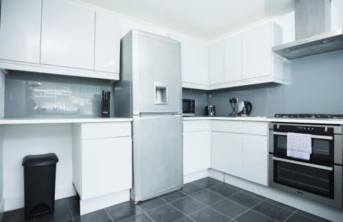 Gainsborough Place By N And N Stays Ltd, Perfect Location for Contractors and Corporate stays, Close to Cardiff Bay Area, Private Parking and fast Wifi - Foto 40