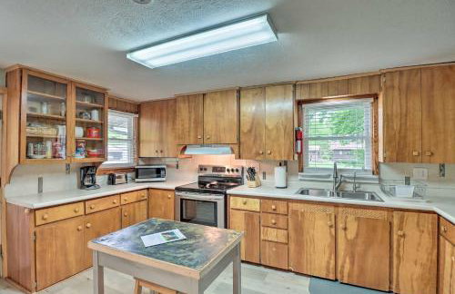 Expansive Cotter Cabin on White River with Deck! - Foto 8