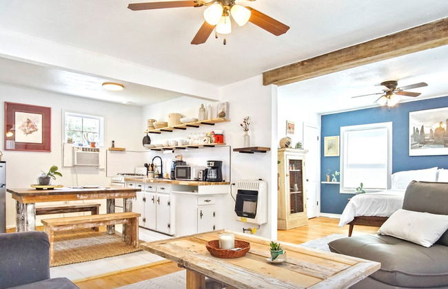 Hidden Comfort Studio Near Plaza District - Photo 1