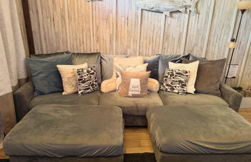 Rustic Chic Alabama Cabin w Loft Fire Pit Pet Friendly Fenced Yard Lake Guntersville - Lucky Lodge - Foto 18