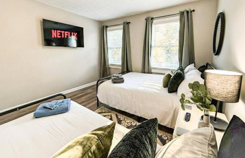 King Bed! Soaking tub! Fenced Yard w Screen Patio - Foto 45