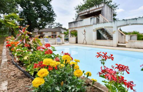 Maison plain pied mitoyenne avec piscine partagée et terrain arboré - Foto 3