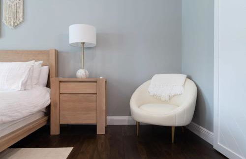 Lovely Modern 3BR-3BA Grove Home ABODEbucks - Photo 22