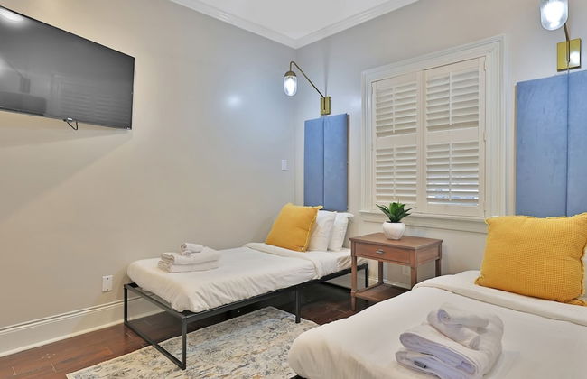 7BR Lakefront Haven Pool Hot Tub Gated 4acres - Foto 42