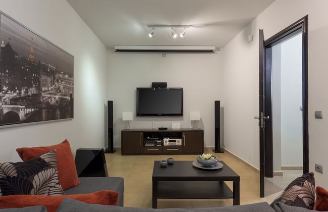 Quinn Hill Luxury Villa - Photo 9