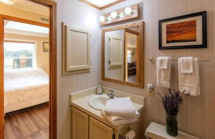 Cozy Waterfront Cottage with Hot Tub in Lakeside, Oregon - Foto 40