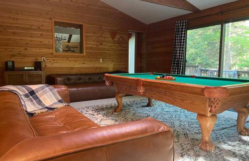 Luxe Lake Harmony Home, Game Room, Firepit, Deck - Foto 13