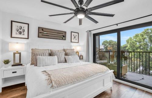 Designer Furnished and Views - Photo 18