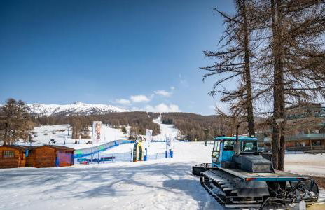 Luxury 9-Bed Apartment Steps from Ski Slopes with Parking & Ski Box - Foto 32