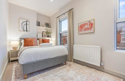 Chester Manor - 5 BR - Sleeps 10 - Free Parking - Foto 6