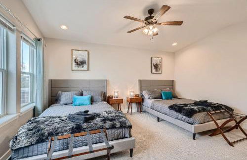 Stylish & Spacious Centrally-Located Home w/Garage - Foto 17