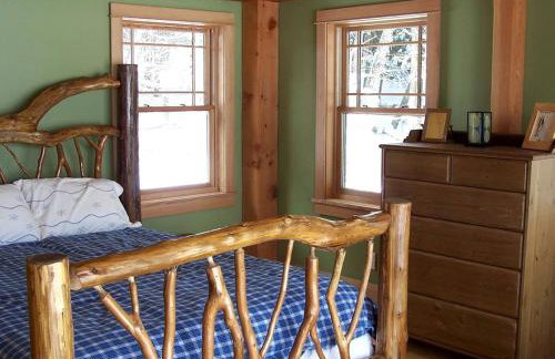 Stunning Waterfront Cabin with a Boathouse on Tupper Lake in New York - Foto 4