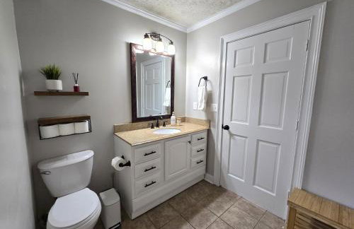 Cozy 5BR Family Retreat Firepit Games Patio - Foto 66