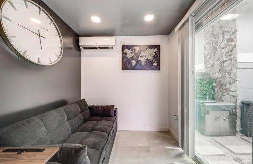 Mod Bungalow with Ultra-Private Outdoor Hang Space! - Foto 8