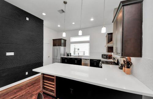 AMAZING ROOFTOP! DOWNTOWN SKYLINE VIEWS!!! SLEEPS 15 - Foto 26