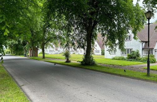 Couples Unique Stay in Bowling Club newly upgraded - Photo 11