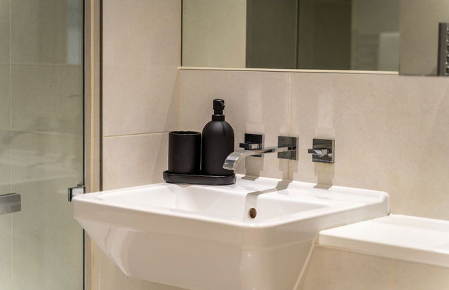 Luxury 2-bed Croydon Apartment Near Gatwick - Photo 20