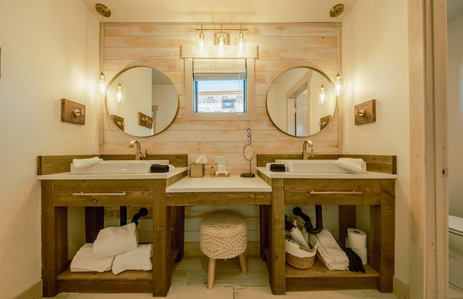 Wilderness Club Nest Modern Cabin Retreat for 9 w/ Hot Tub - Photo 21