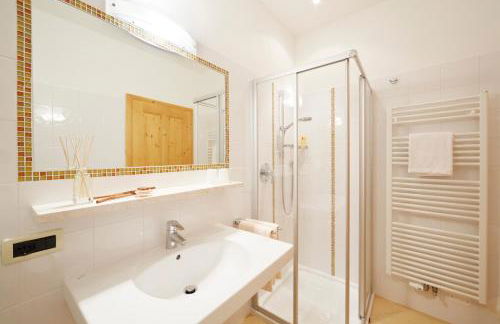 Kreuzwegerhof Nals - Historic Nature Stay with Pool near Meran & Bozen - Photo 43