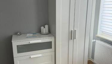 Gemütliches Appartement 2 - mit Küche und Bad zur Eigennutzung -Schuster Homes- - Foto 3, wardrobe