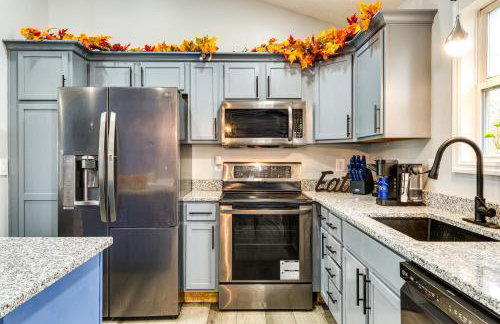 Cozy Ohio Home - Deck, Arcade Games and Near Golfing - Foto 7