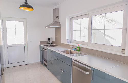 Modern villa with infinity pool close to the sea - Foto 15