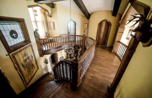 HIGHLANDS CASTLE overlooking Lake George plus 2 other CASTLES & SUITES - Foto 60