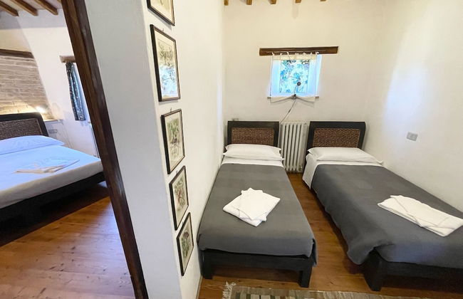 Spoleto Tranquilita Sleeps 20 With Wifi Pool Yoga Studio Gardens and Views - Photo 27