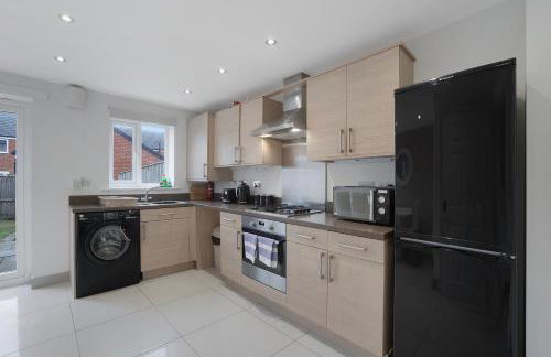 New! Spacious Retreat for 10 Perfect for Families! - Photo 2