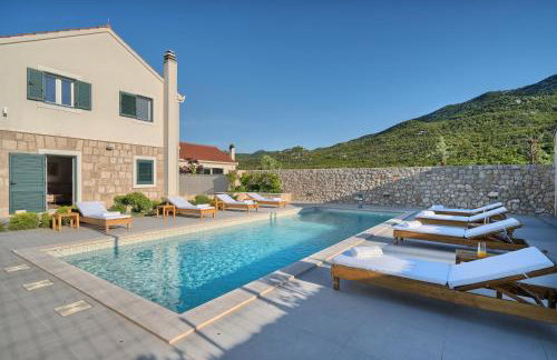 Villa Lovorika - Padel, Cageball, Basketball & Heated Pool - Foto 1