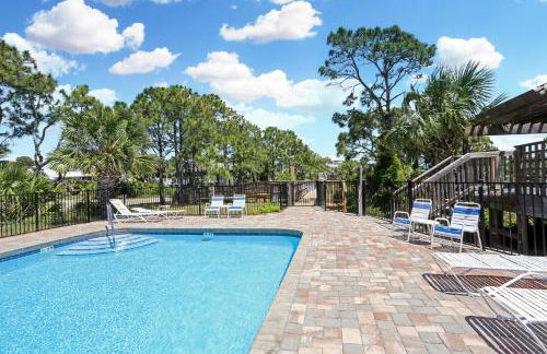 Woofs and Waves by Pristine Properties Vacation Rentals - Foto 11