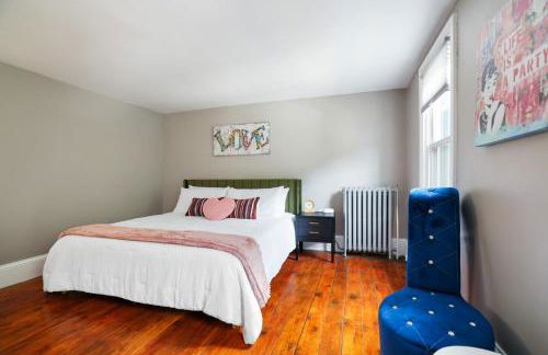 Spacious Broadway Home Downtown Western Modern Charm with parking - Photo 17