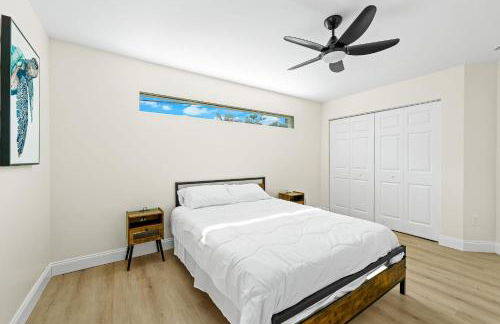 Recently Remodeled + Mins from Beach and Downtown - Foto 9