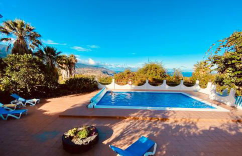 Spacious characterful villa with spectacular views in quiet rural setting. - Foto 1