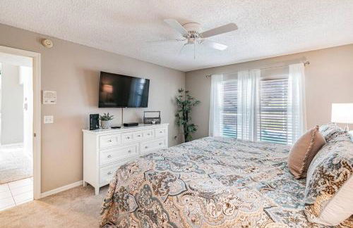 THIS IS PARADISE FOUND! Private In-Ground Pool Home, Views, Near Dis, NO Steps, LOW Rates! - Foto 98