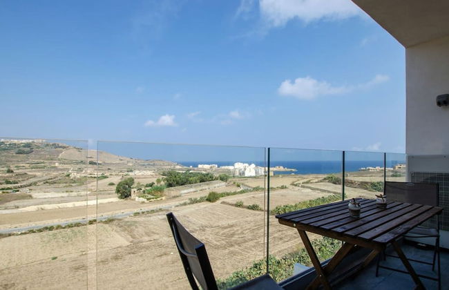 2 Bed Apartment w Distant Sea and Country Views - Foto 17