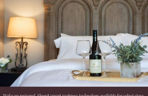 Contemporary Dallas 2BR Condo Patio & Pool - Photo 9