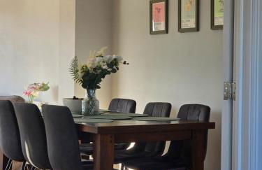 Luxury Sea View Retreat with Hot Tub Sleeps 8 - Foto 15