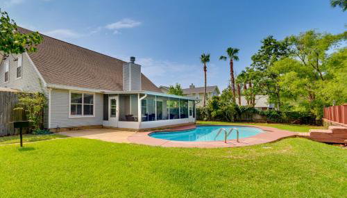 Mary Esther Home with Private Pool and Fireplace! - Foto 4